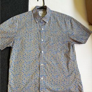 Bonobos Riviera short sleeve button down with pocket. Small, slim fit.